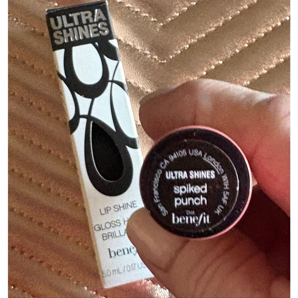 BENEFIT - NWT Ultra Shines Lip Shine in Spiced Punch (Vibrant Coral), Full Size - Picture 6 of 9